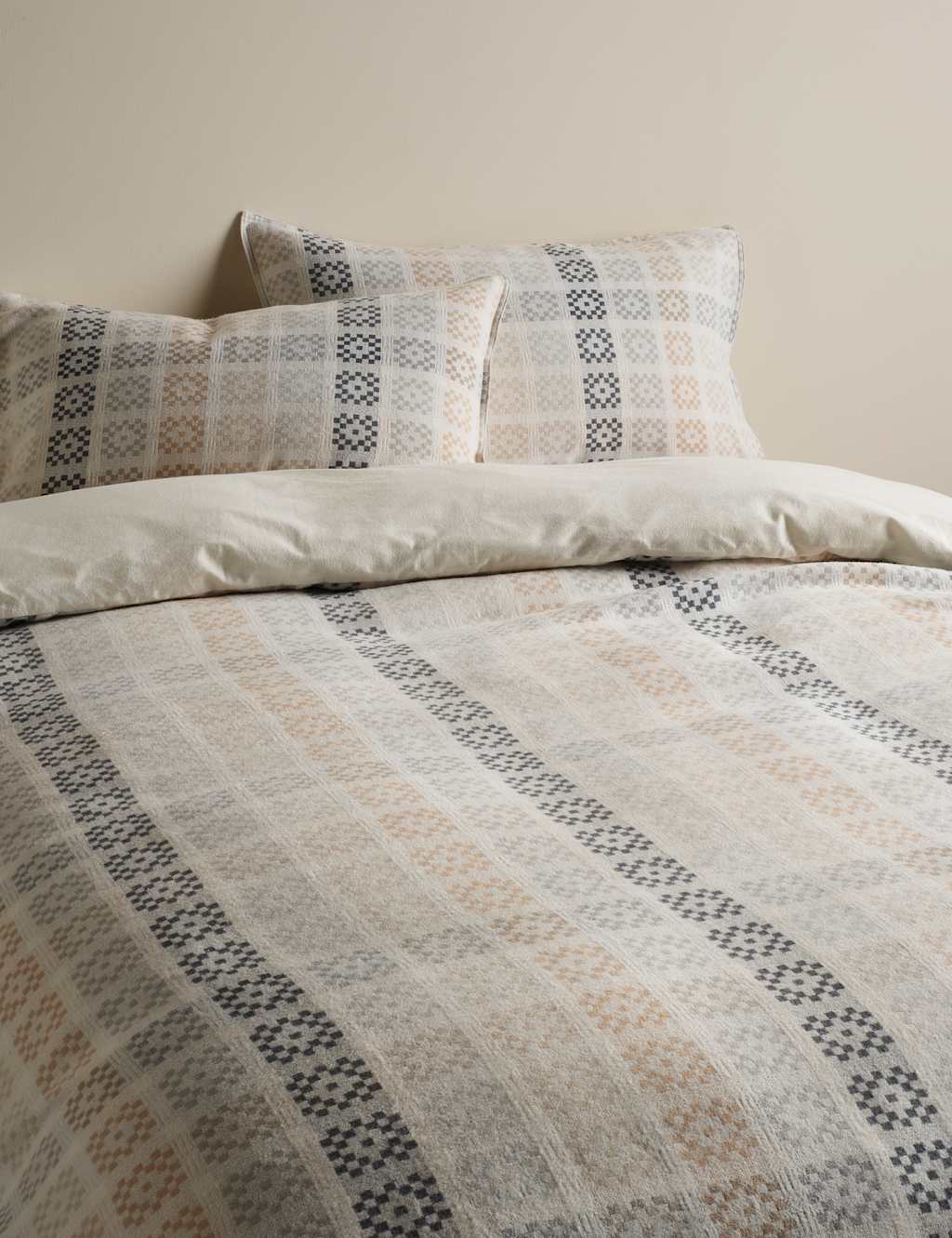 M&S Geometric Floral Jacquard Bedding Set - Single (3 ft) - Natural Mix