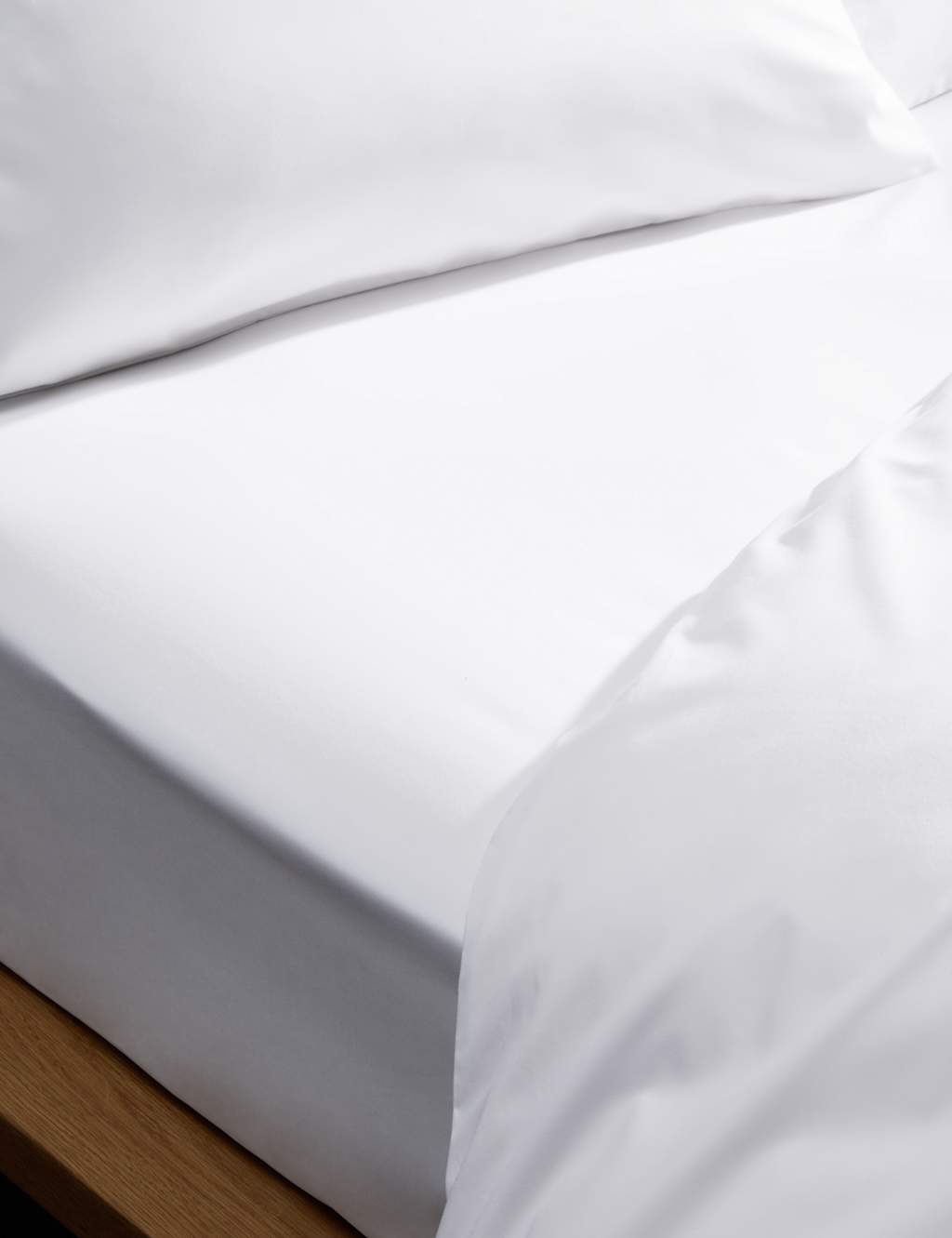 M&S Egyptian Cotton 230 Thread Count Crisp Fitted Sheet - Super King Size (6 ft) - Ice White