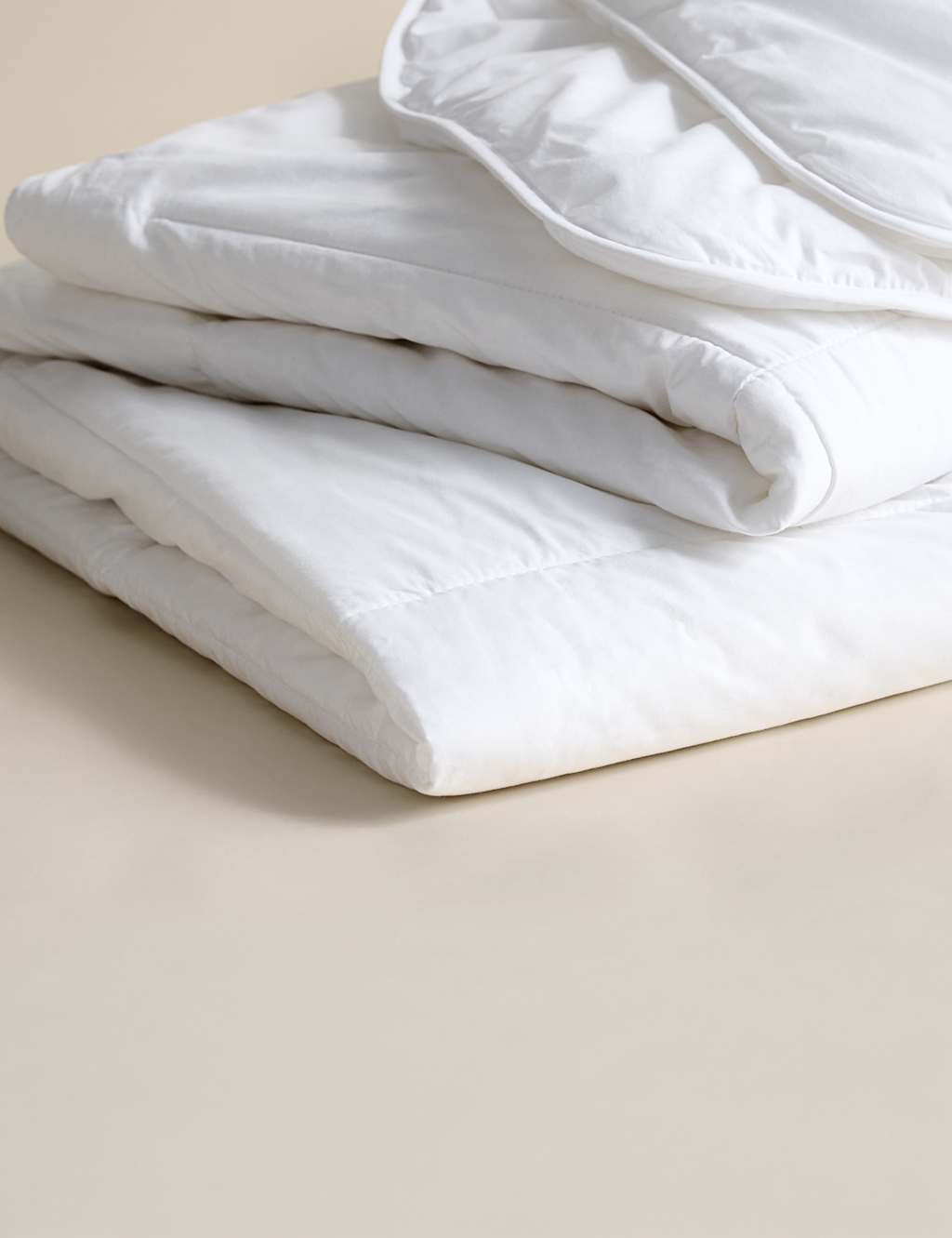 M&S Luxury Down Alternative 4.5 Tog Duvet White
