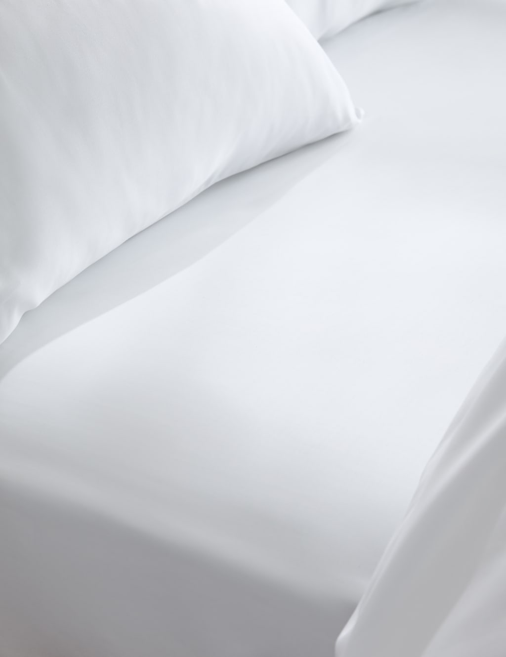 The Ultimate Soft & Silky Multi-Depth Fitted Sheet