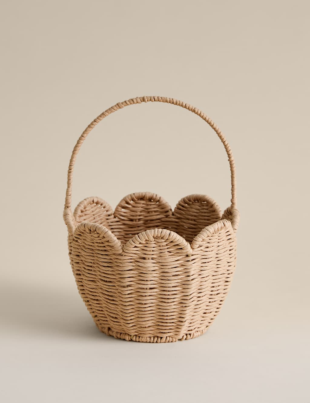 M&S Woven Scallop Basket - Natural