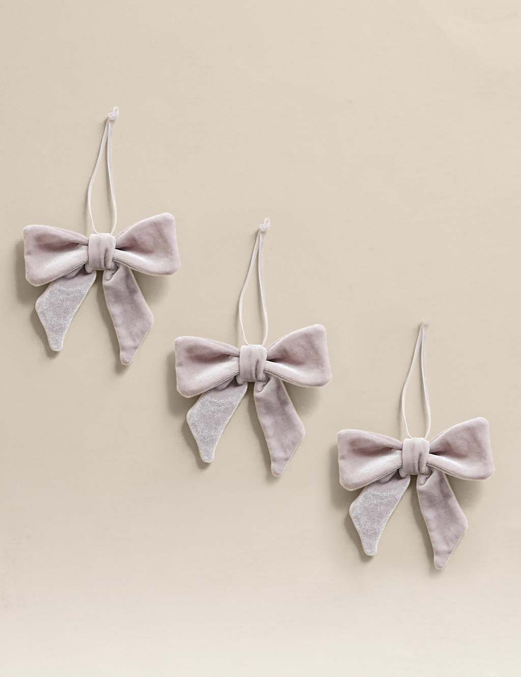 M&S 3pk Velvet Hanging Bow Decorations Silver