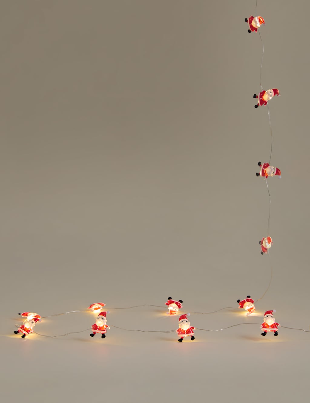 M&S 20 Santa Battery String Lights Red Mix