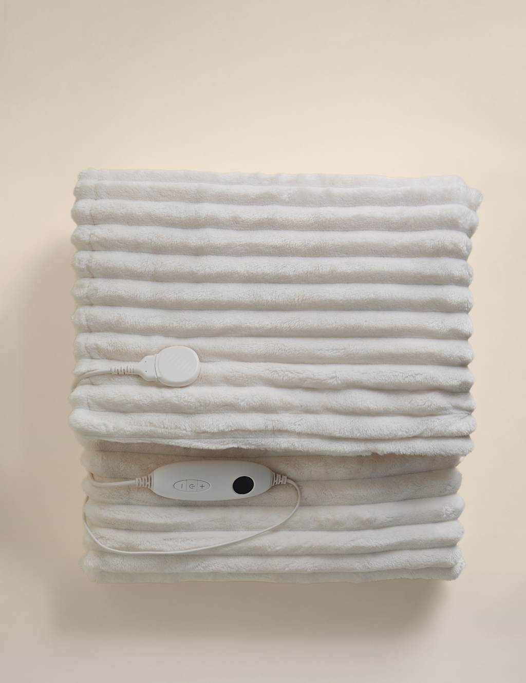M&S Ribbed Fleece Electric Throw Cream