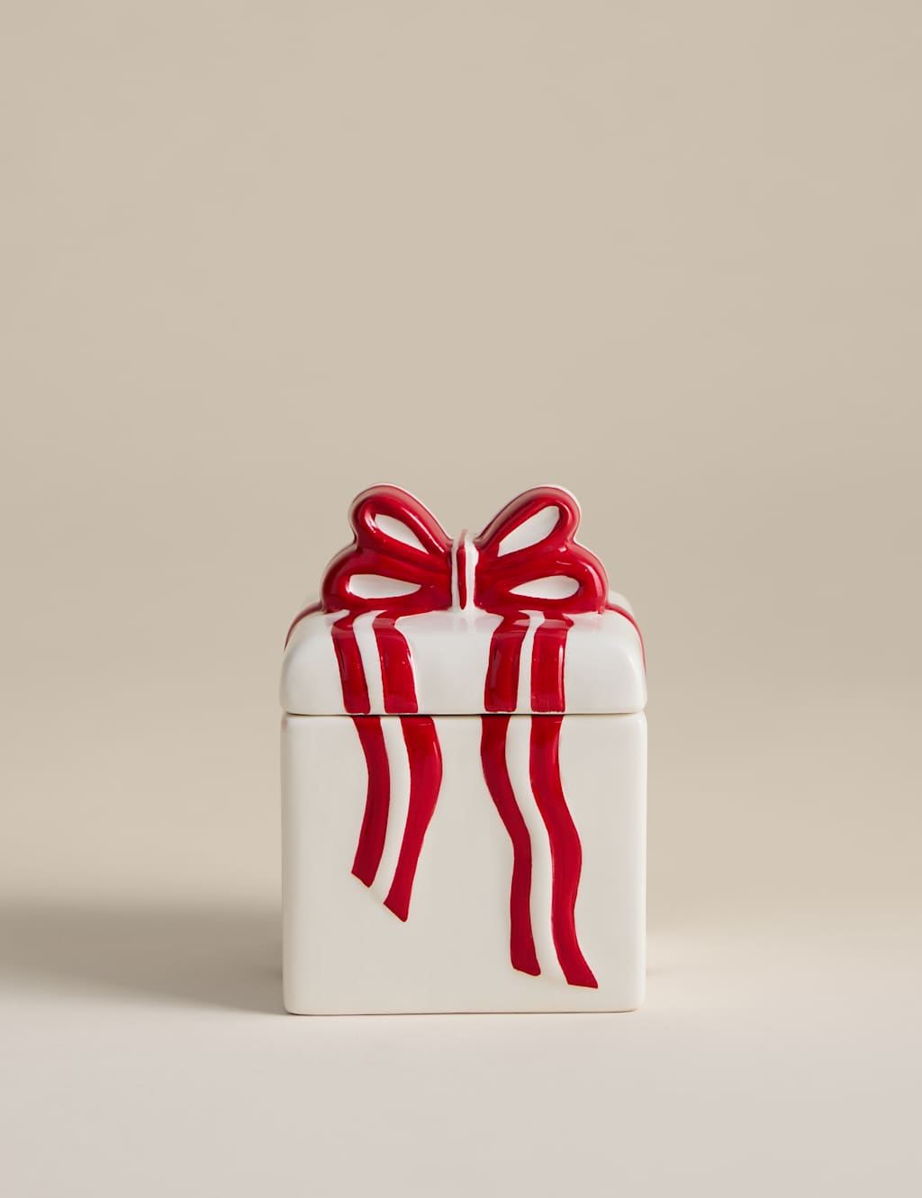 M&S Mandarin Clove & Cinnamon Present Candle Red Mix