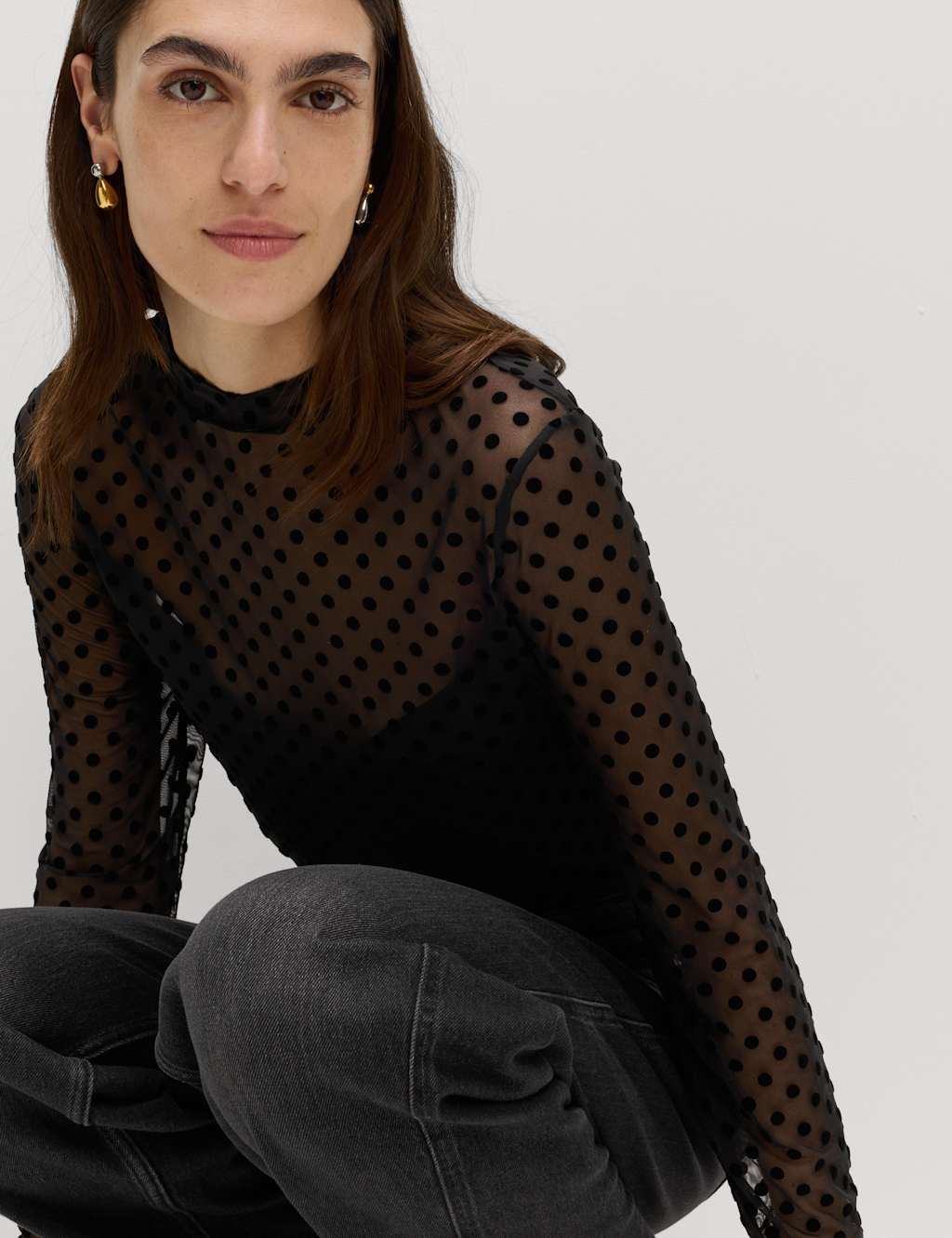 M&S Flock Fitted Mesh Top Black
