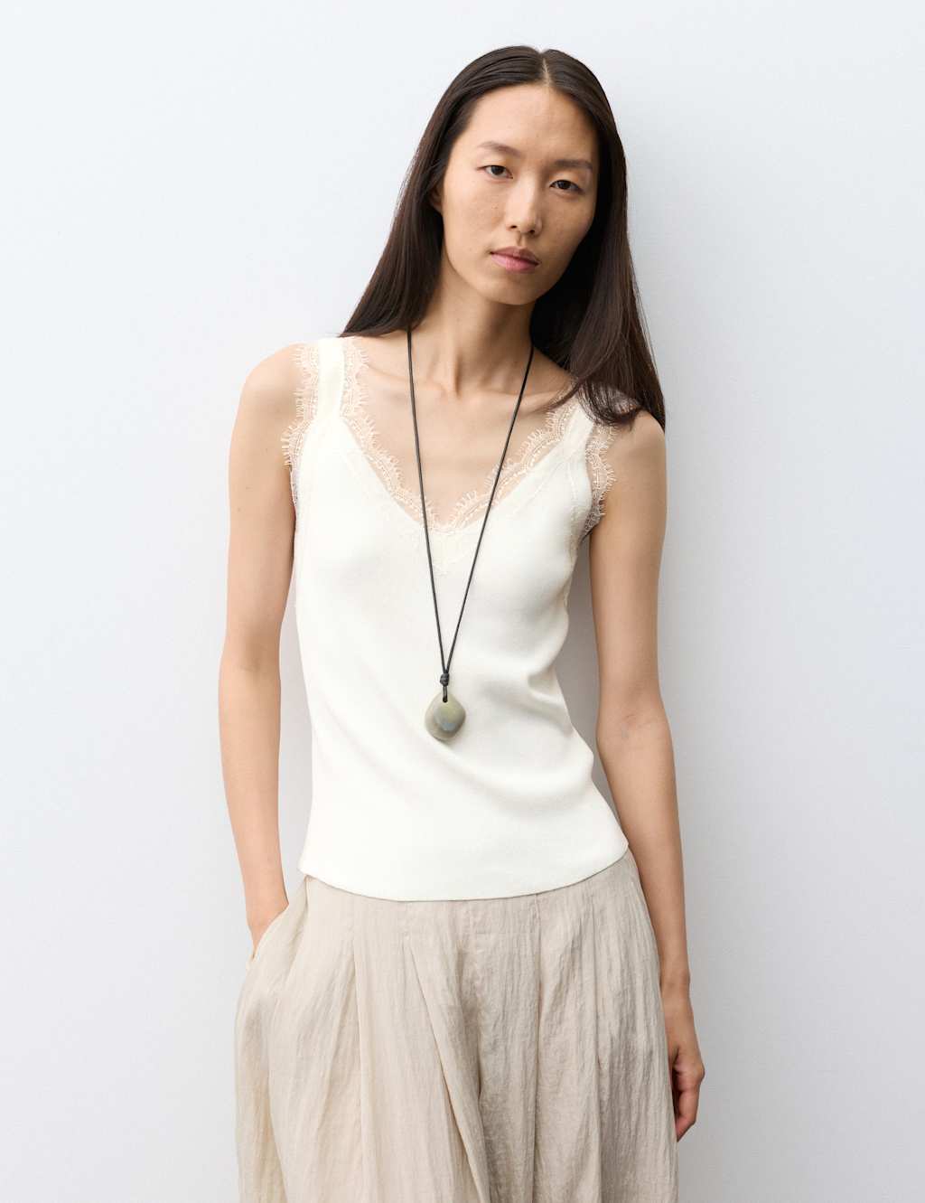 Autograph Women's V-Neck Lace Detail Fitted Vest Top - Medium - Cream