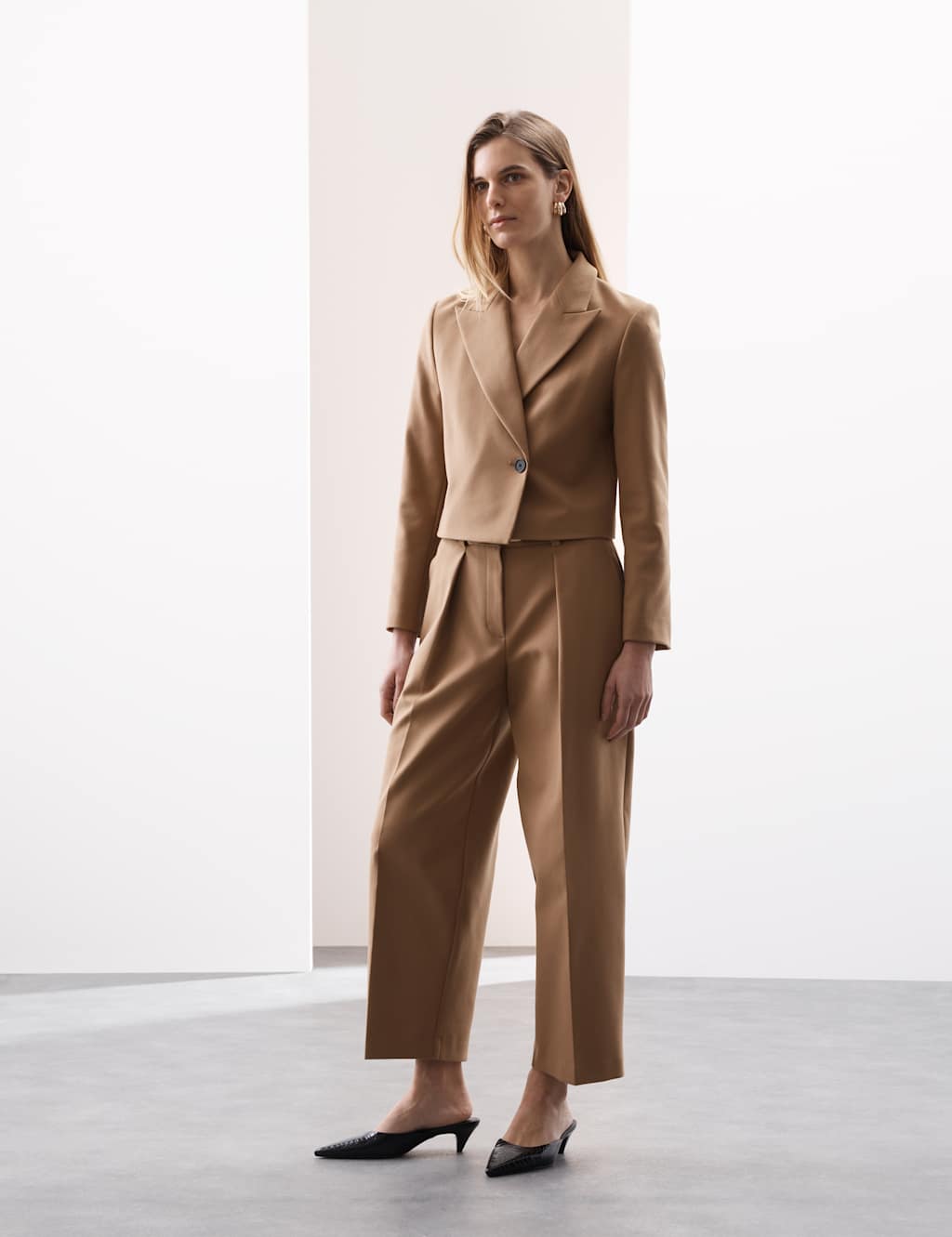 Barrel Leg Trousers with Wool