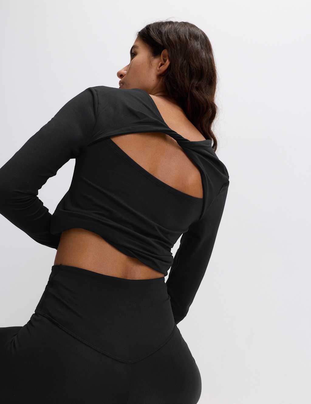 Goodmove Go Balance Scoop Neck Open Back Fitted Top Black