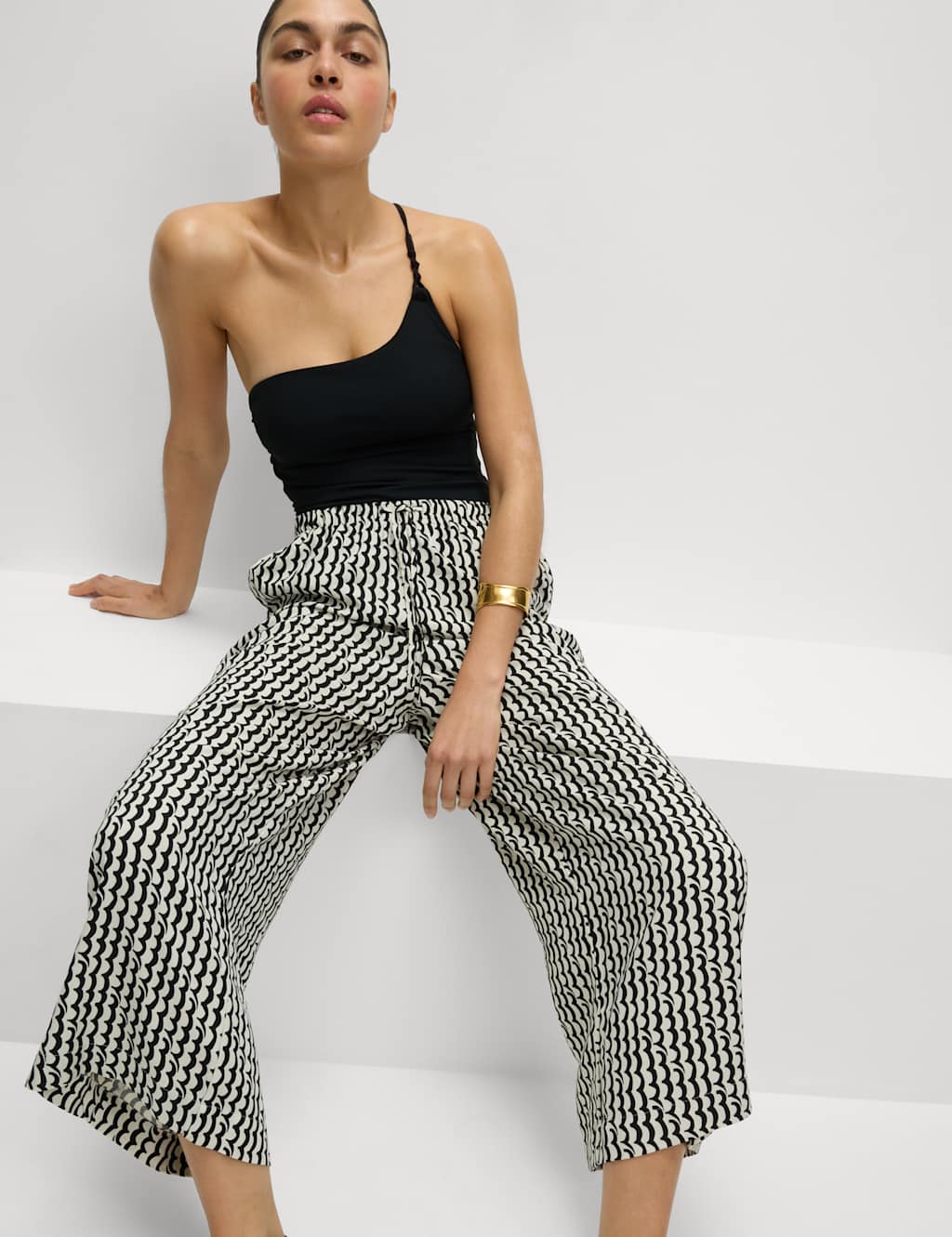 Textured One Shoulder Padded Swimsuit