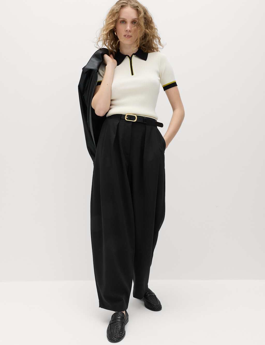 M&S Women's Horseshoe Pleat Front Tapered Trousers - 16 - Black