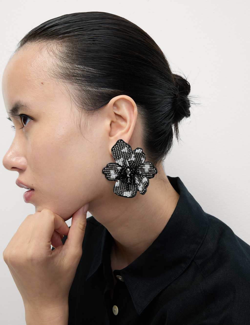 Beaded Detail Flower Stud Earrings