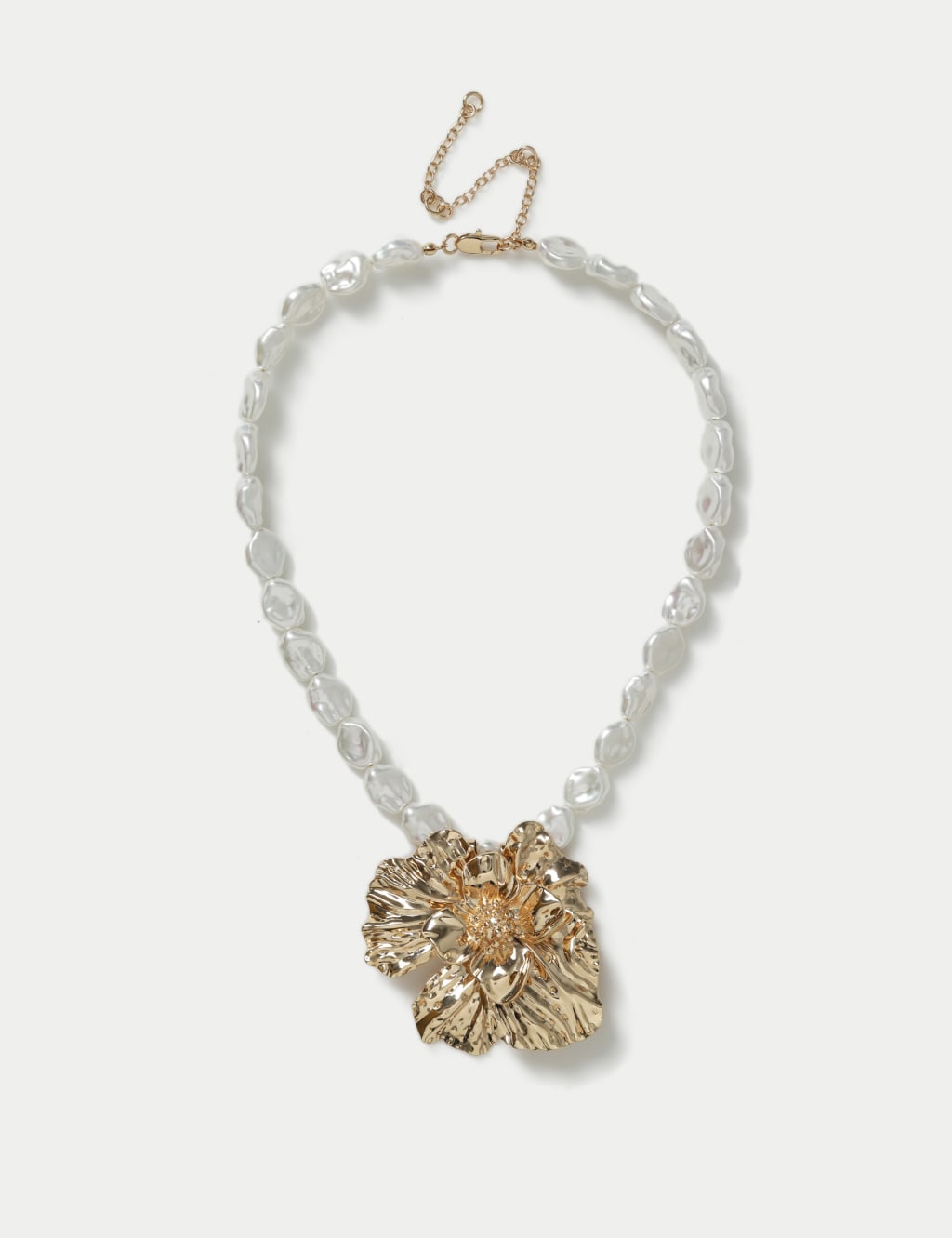 Pearl Casted Flower Necklace