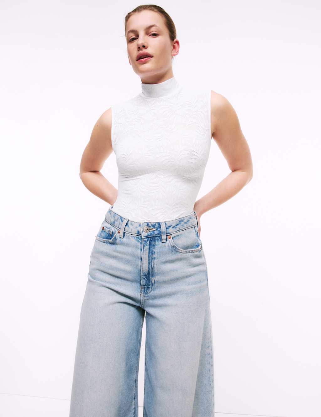 Flexifit™ Lace Sleeveless Turtle Neck Body