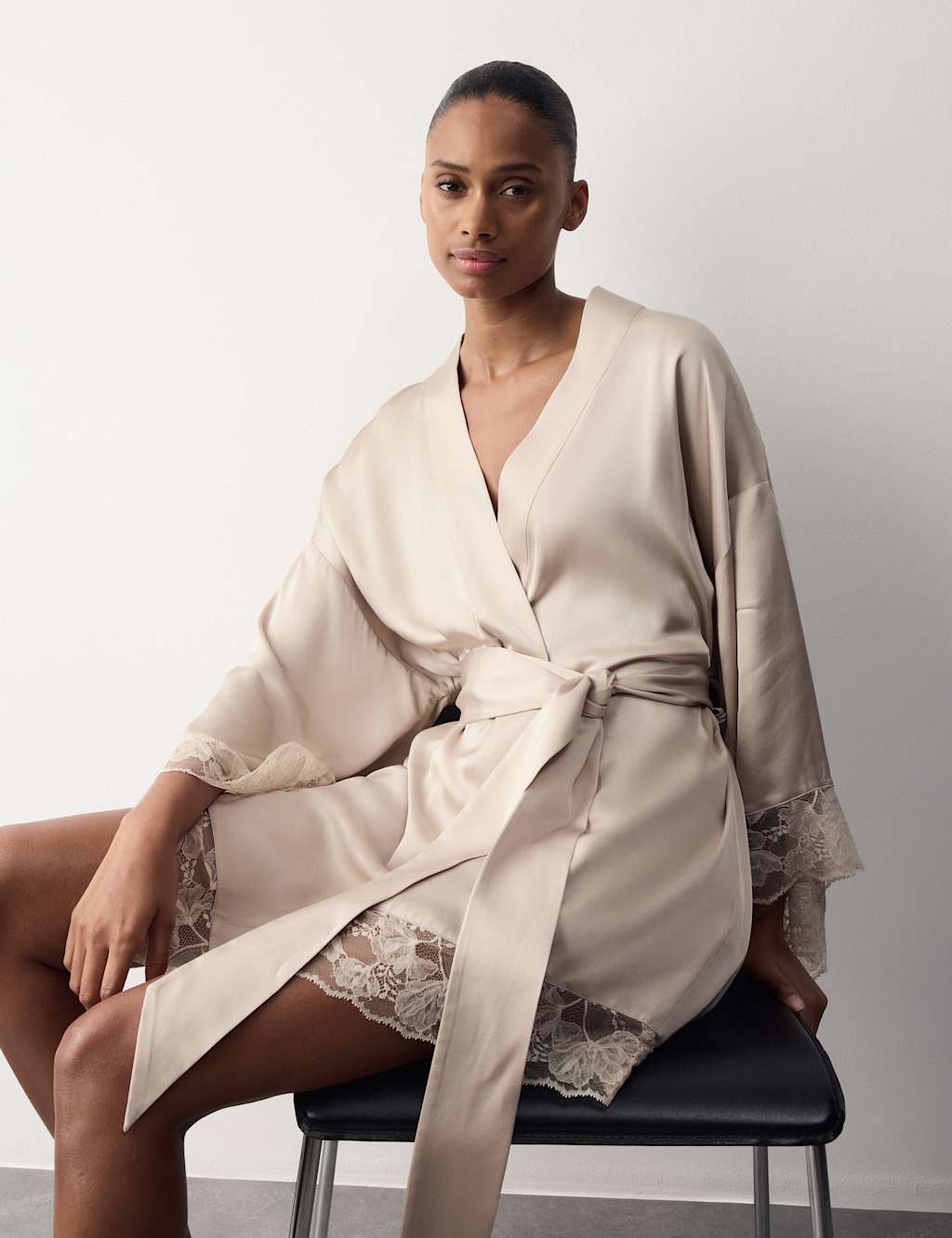 Autograph Women's Satin Lace Trim Relaxed Fit Short Wrap - Small - Light Buff