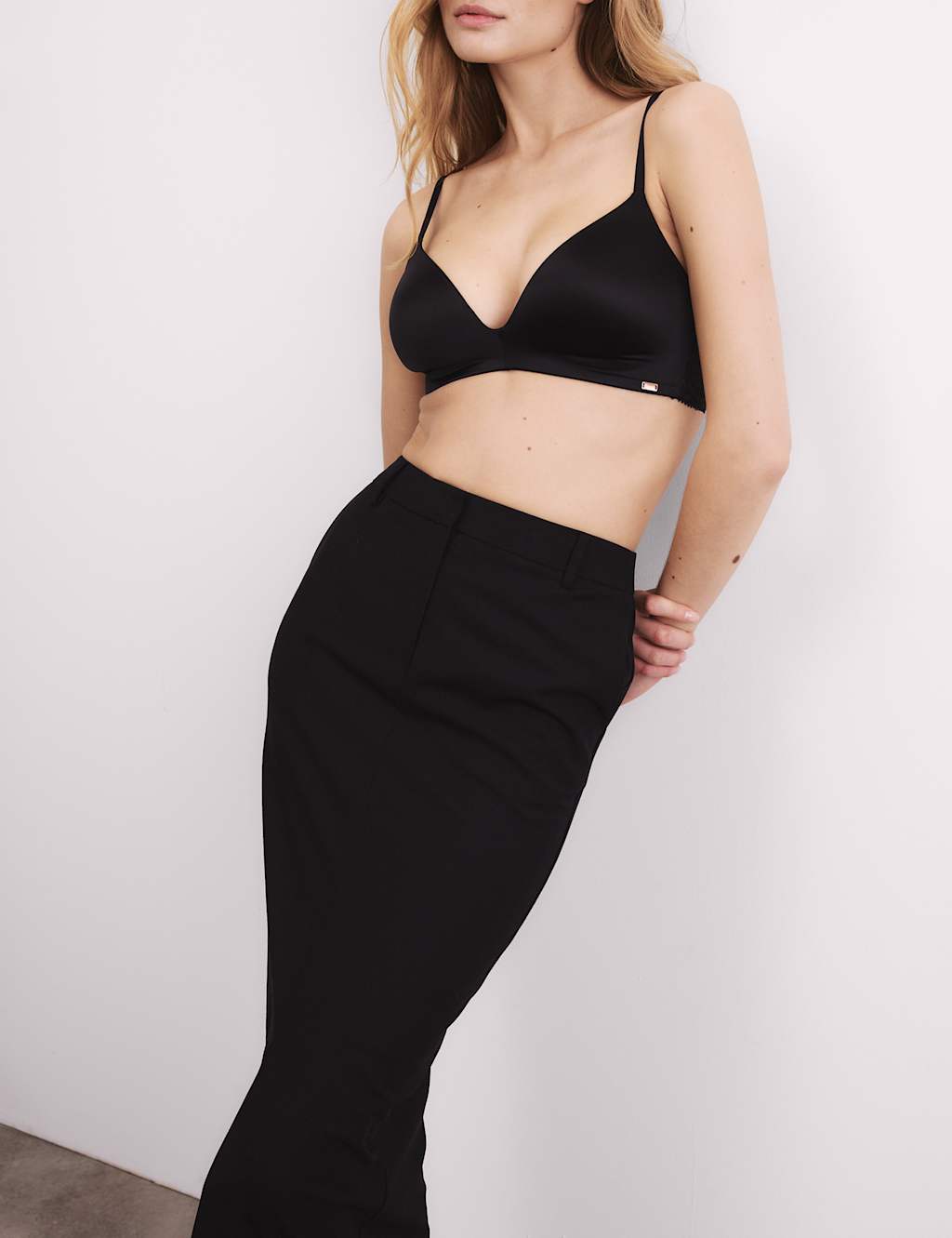 ContourWear Non Wired Plunge Bra A-E