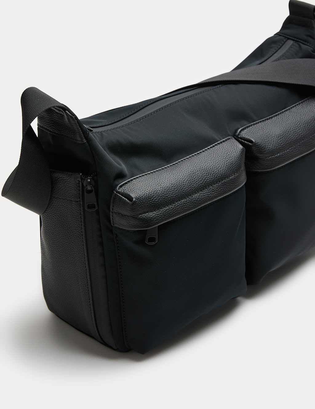 Autograph Men's Adjustable Messenger Bag - Black