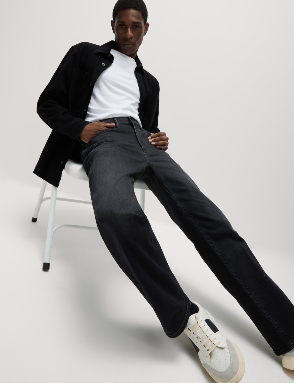 Loose Fit Stretch Jeans