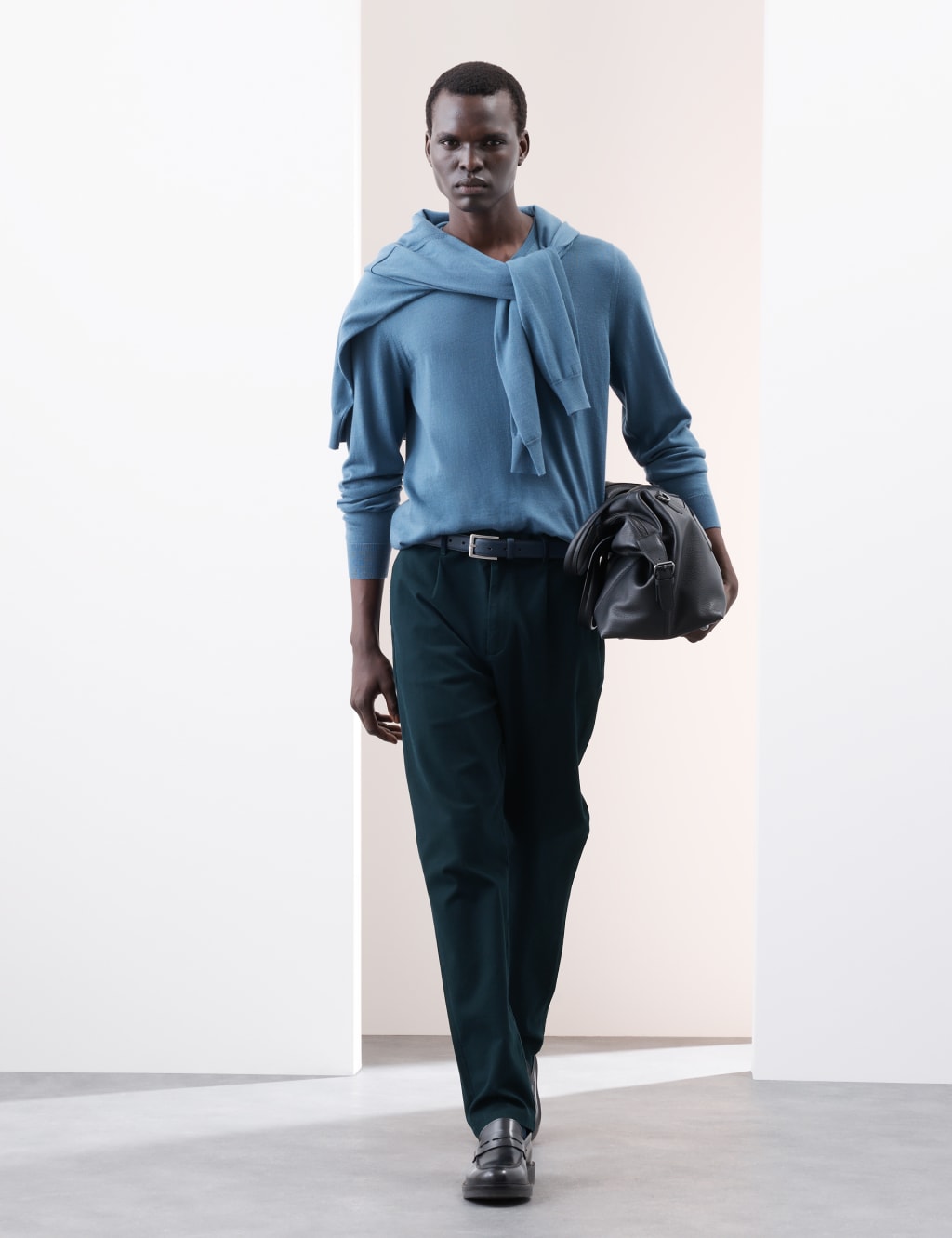 Regular Fit Single Pleat Textured Chinos