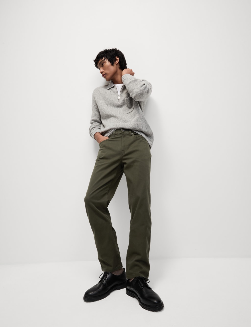 Men's Solid Cream Straight Fit Trousers