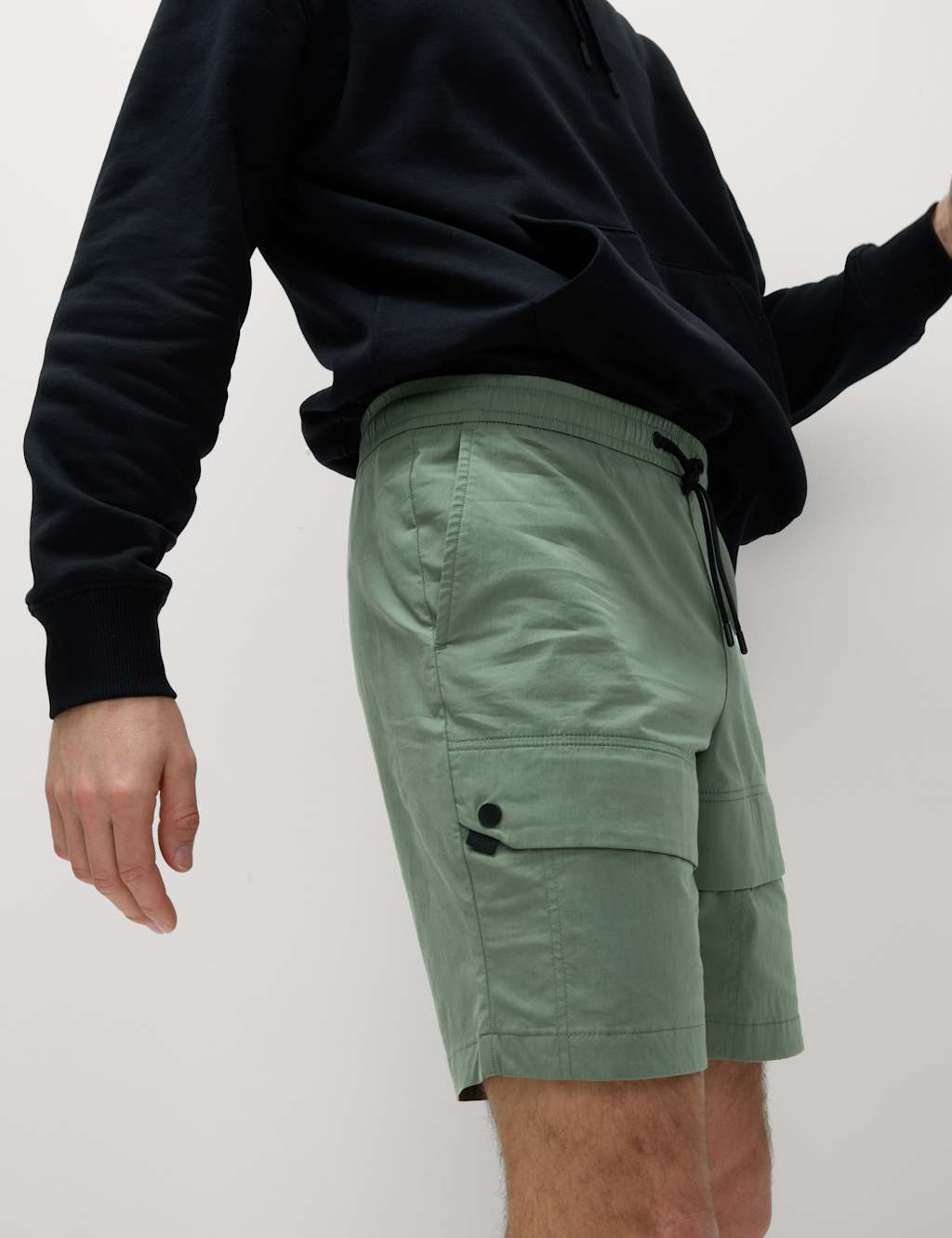 Lightweight Stretch Cargo Shorts with Stormwear™