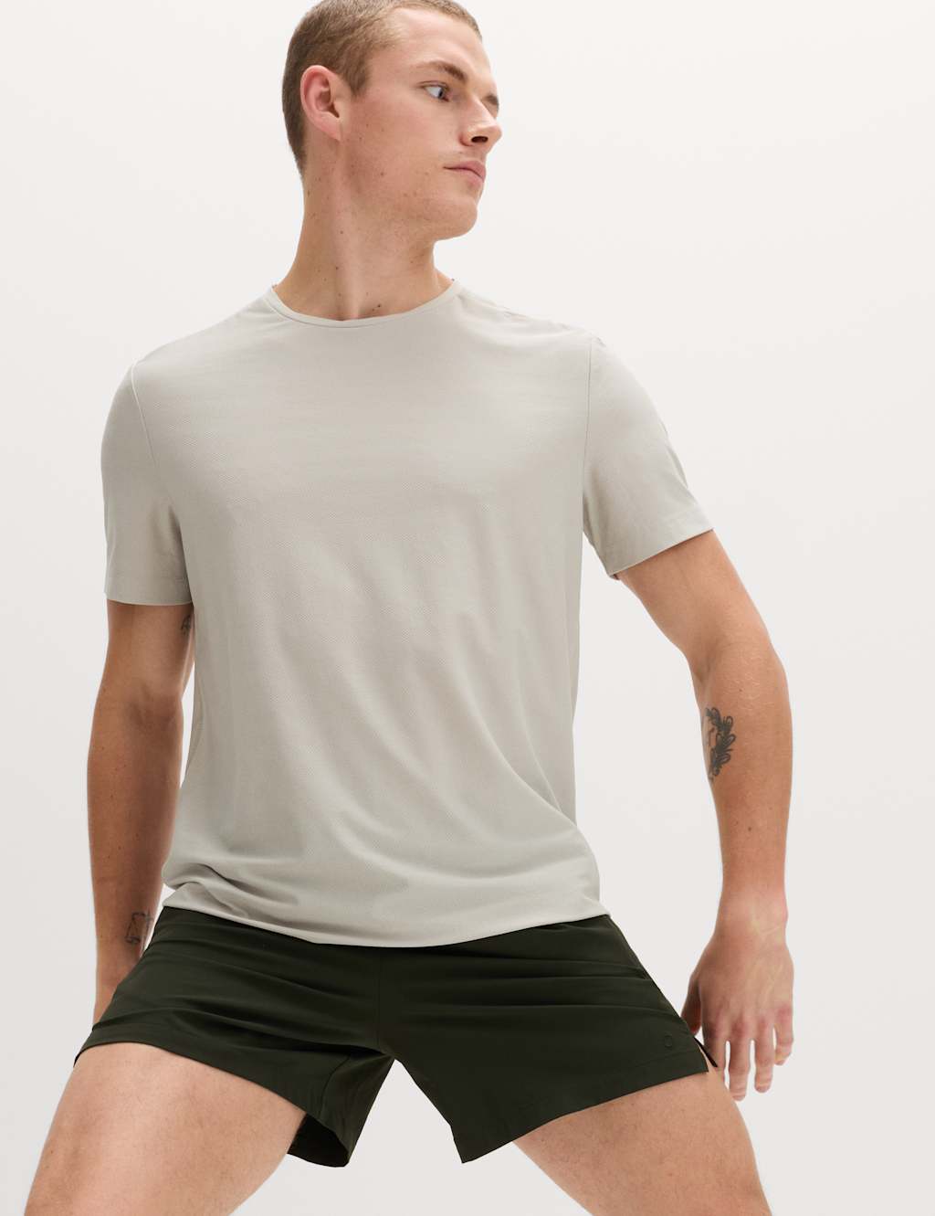 Goodmove Men's Activewear Jacquard Mesh Stripe T-Shirt - M - Medium Beige