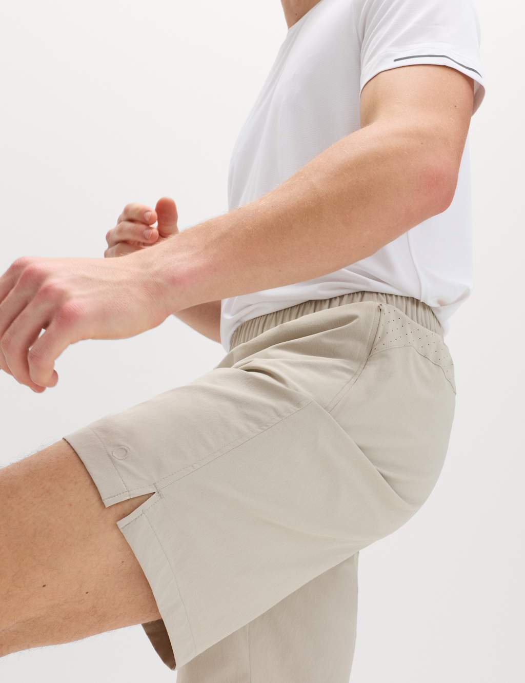 Goodmove Men's Regular Fit Stretch 9 inch Sports Shorts - L - Medium Beige