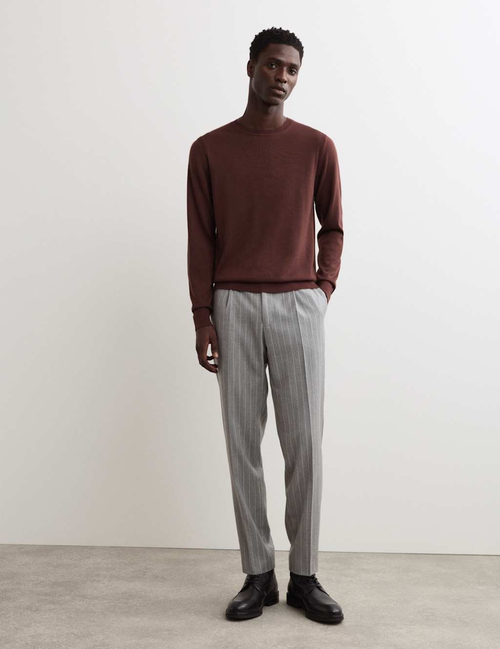 JAEGER Extra Fine Merino Wool Crew Neck Jumper with Silk Rum