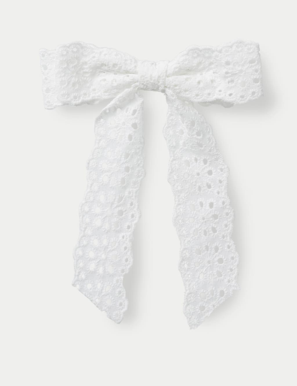 Broderie Bow