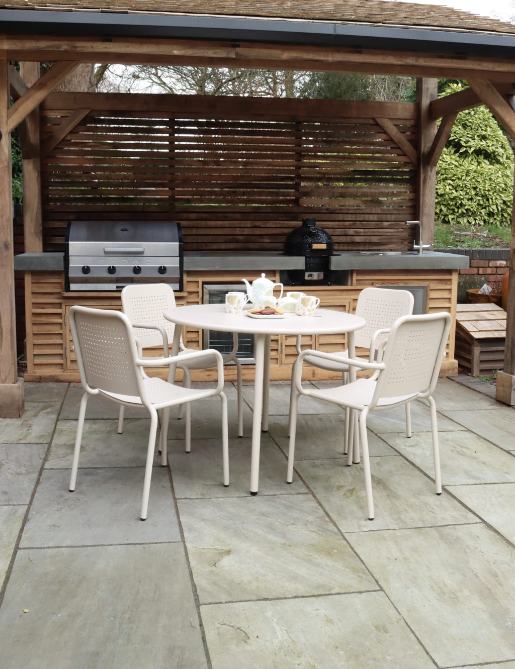 Porto 4 Seater Round Garden Table & Chairs