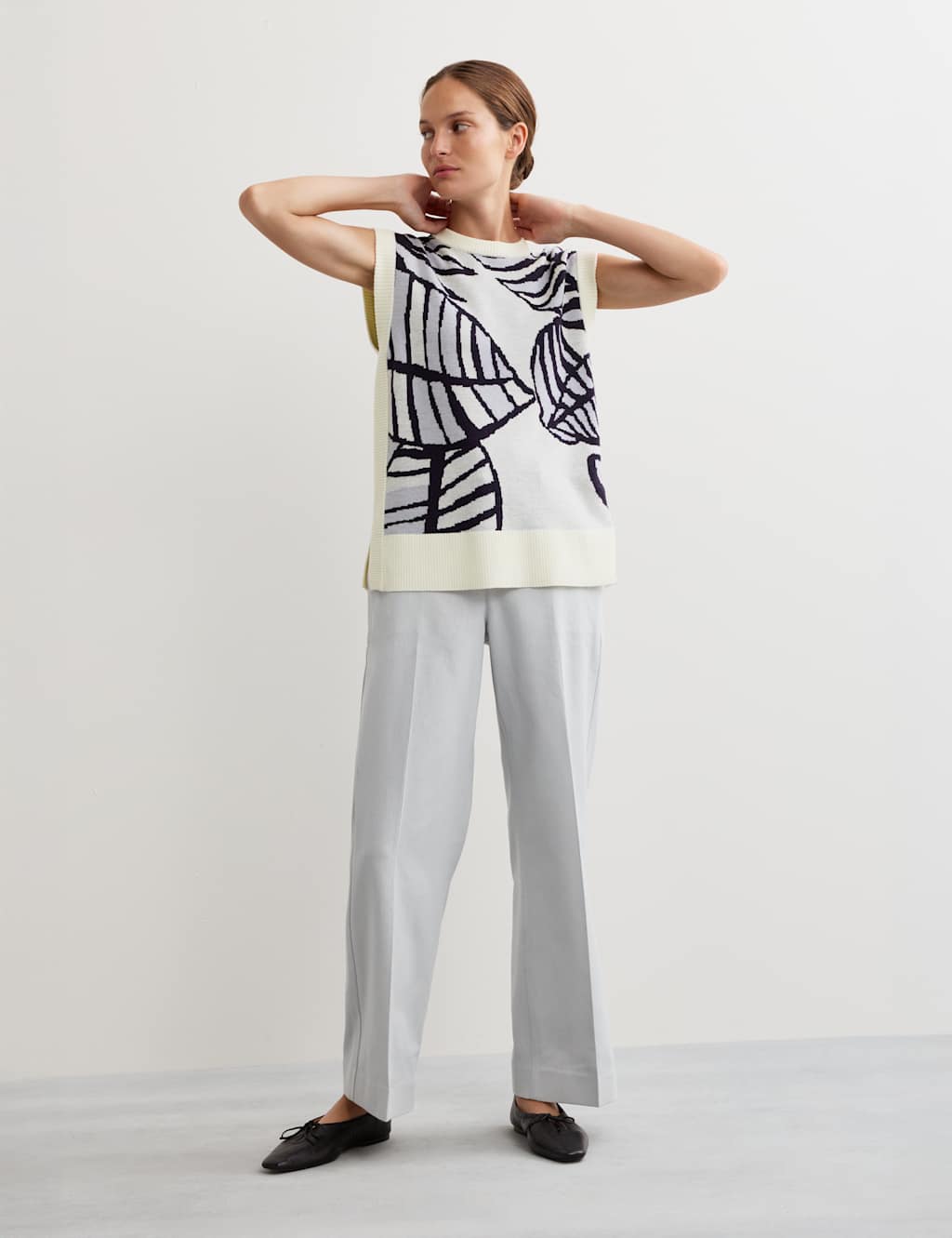 JAEGER Pure Merino Wool Jacquard Knitted Vest Ivory Mix