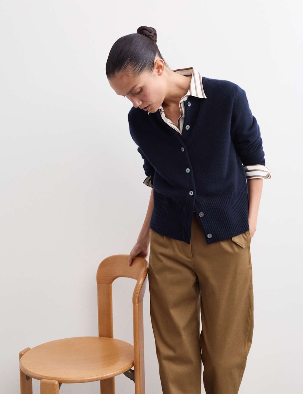 JAEGER Pure Cashmere Round Neck Relaxed Cardigan Navy