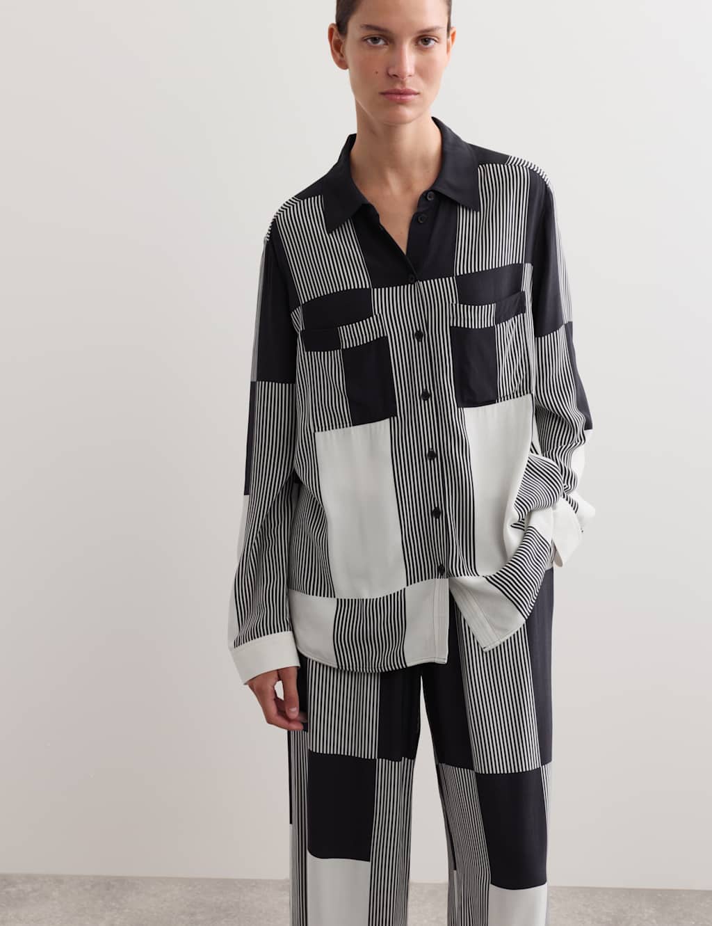 JAEGER Colour-Block Striped Printed Collared Shirt Black Mix