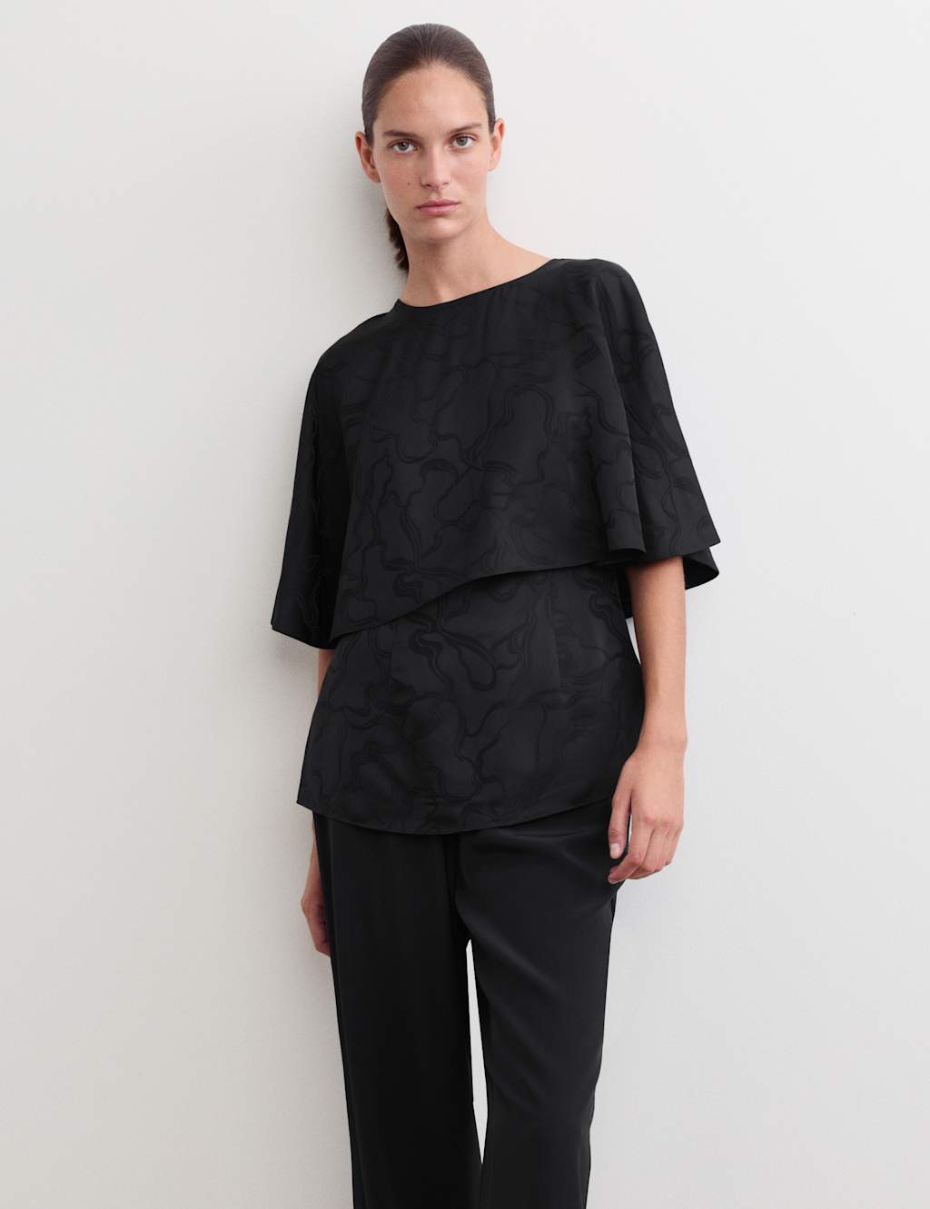 JAEGER Jacquard Round Neck Cape Top Black