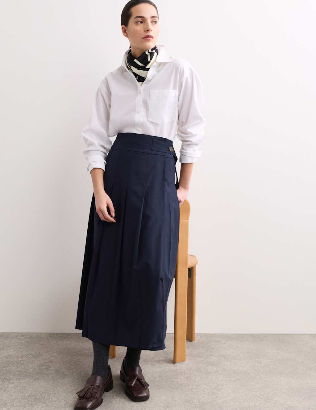 JAEGER Pleated Midi Tailored Skirt with Wool Navy