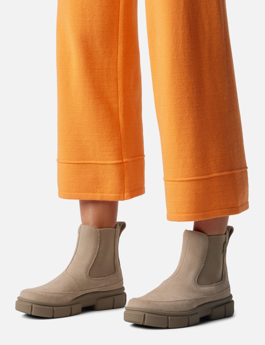 Leather Chelsea Flat Round Toe Boots