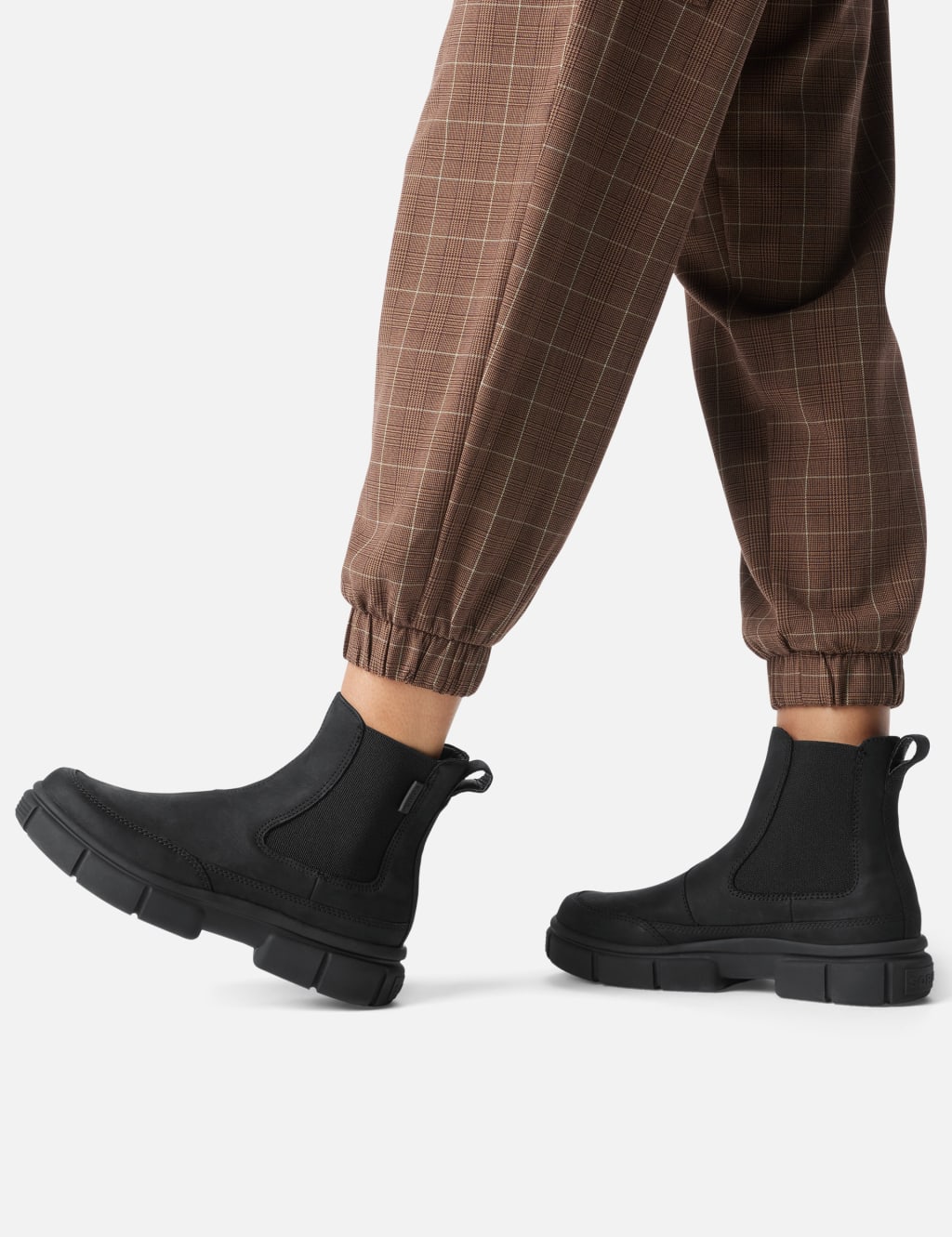 Leather Chelsea Flat Round Toe Boots