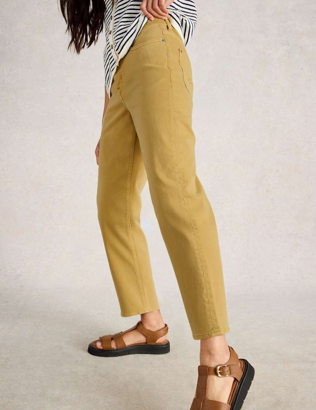 Mid Rise Straight Leg Cropped Jeans