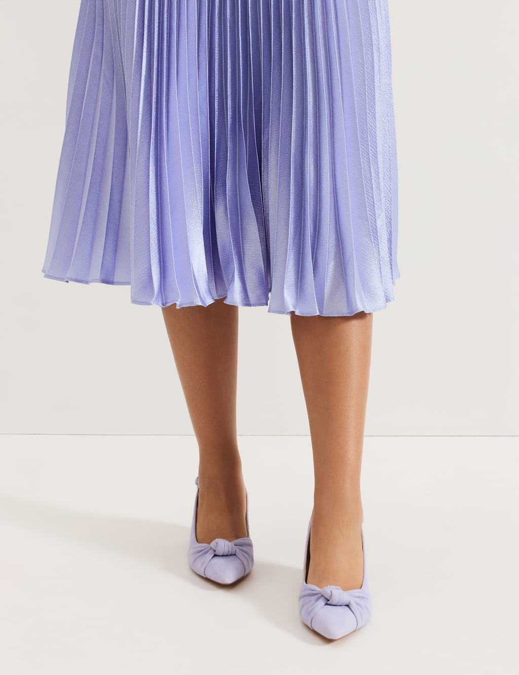 Leather Knot Block Heel Pointed Court Shoes