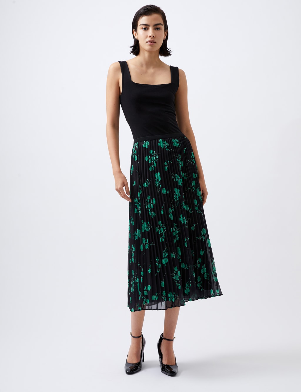 Black pleated skirt m&s best sale