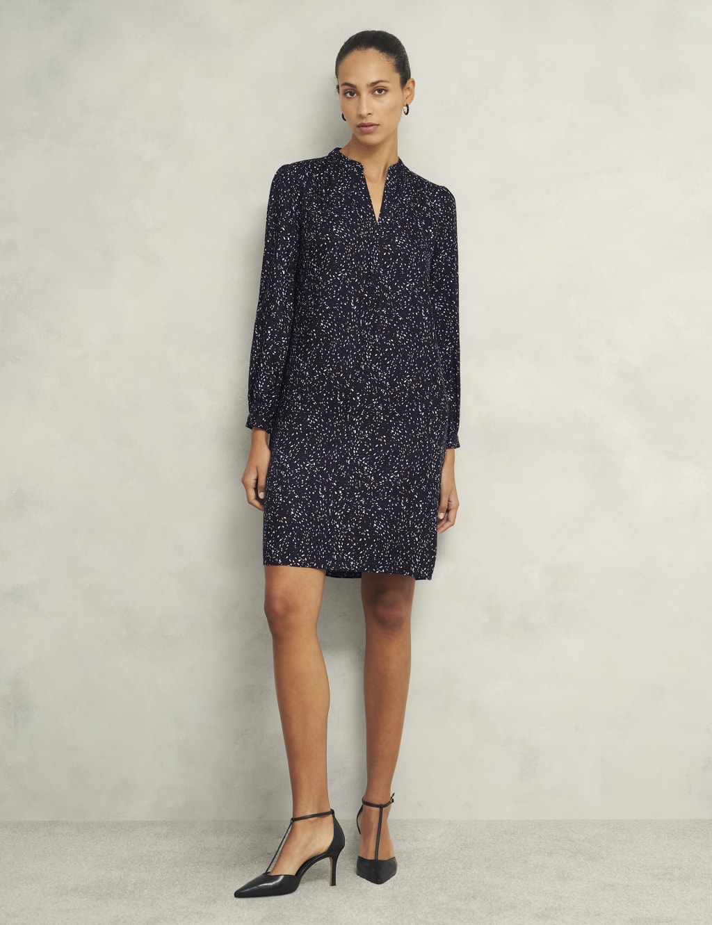 Jersey Printed V-Neck Knee Length Shift Dress
