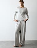 Set aus Langarm-Schlafanzugoberteil und -hose mit hohem Modalanteil