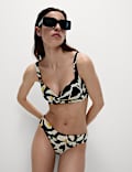 Conjunto de bikini estampado escotado con relleno