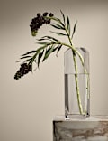 Haut vase angulaire en verre