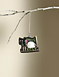 Glazen kerstversiering, naaimachine
