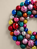 Extragroßer, bunter Baumschmuck in Kranzform