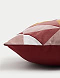 Samtkissen mit geometrischem Muster