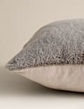 Grand coussin style polochon en fausse fourrure ultra-doux