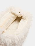 Clutch van imitatiebont met structuur