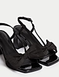 Sandales à talons carrés et brides